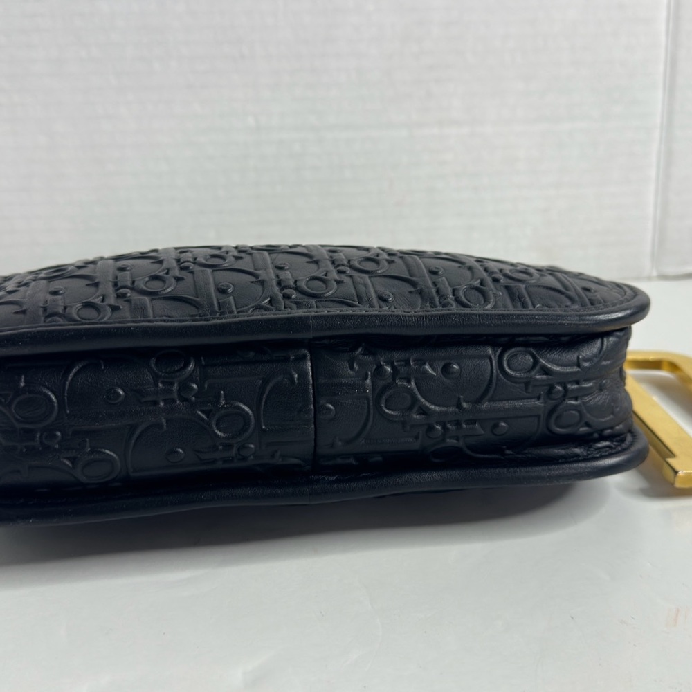 Christian Dior leather Oblique Diorquake Clutch. - Picture 7 of 11